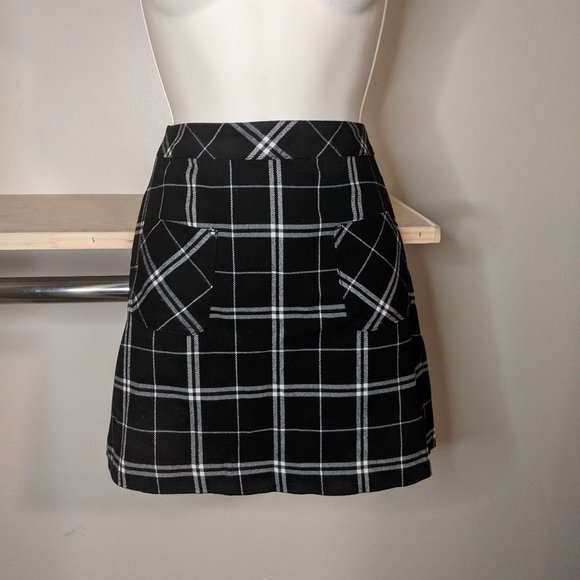 H&M Divided Black and White Flannel Mini Skirt - Picture 2 of 3